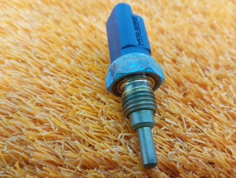 Датчик температуры охлаждающей жидкости