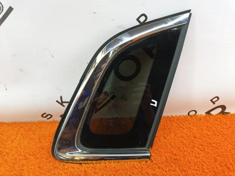 Форточка задняя