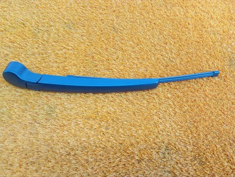 Поводок стеклоочистителя багажника