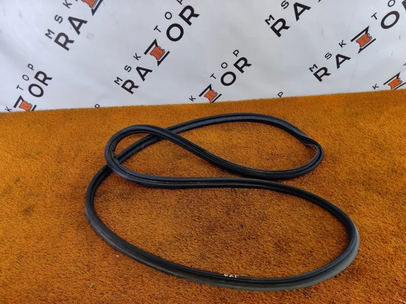 Уплотнительная резинка двери багажника