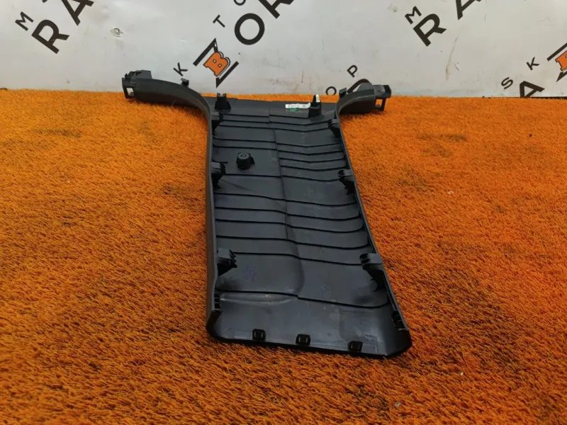 Обшивка центральной стойки