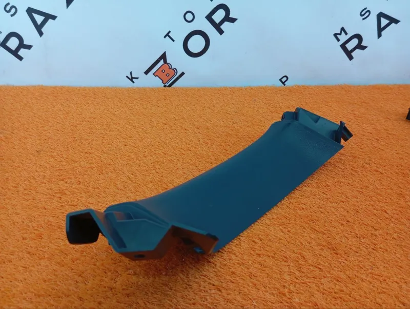 Обшивка двери багажника