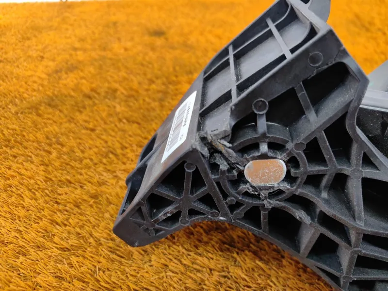 Педаль тормоза