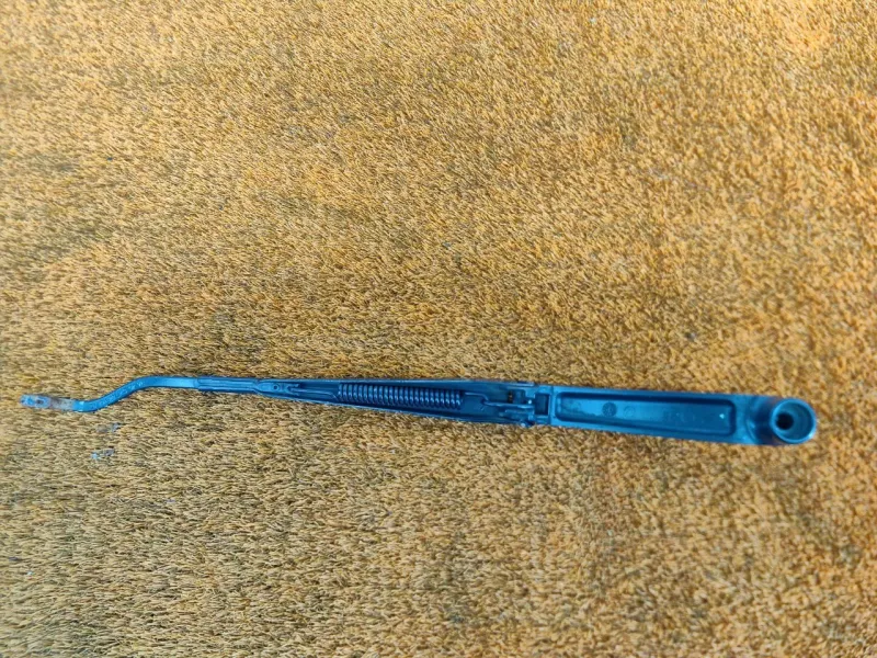 поводок стеклоочистителя