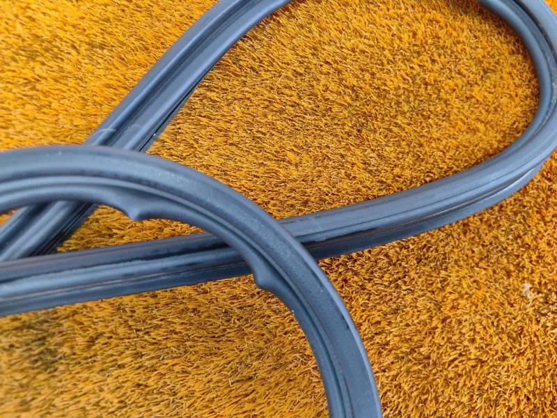 Уплотнитель багажника