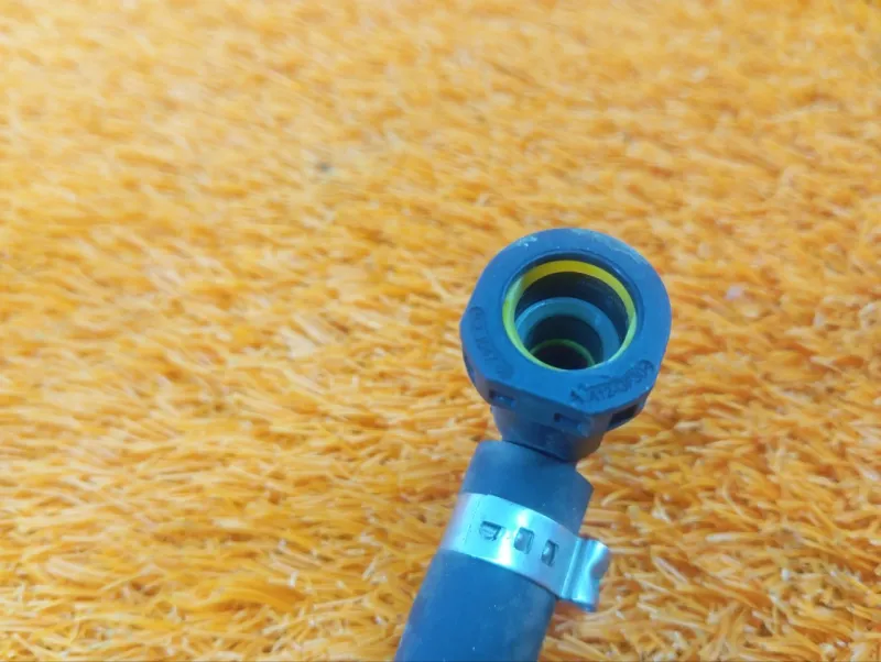 Трубка топливная