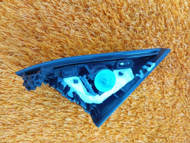 Уголок двери