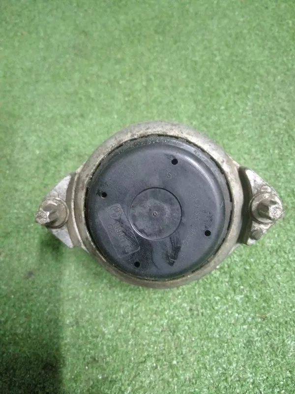 Подушка двигателя