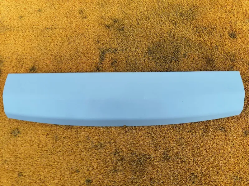 Обшивка двери багажника