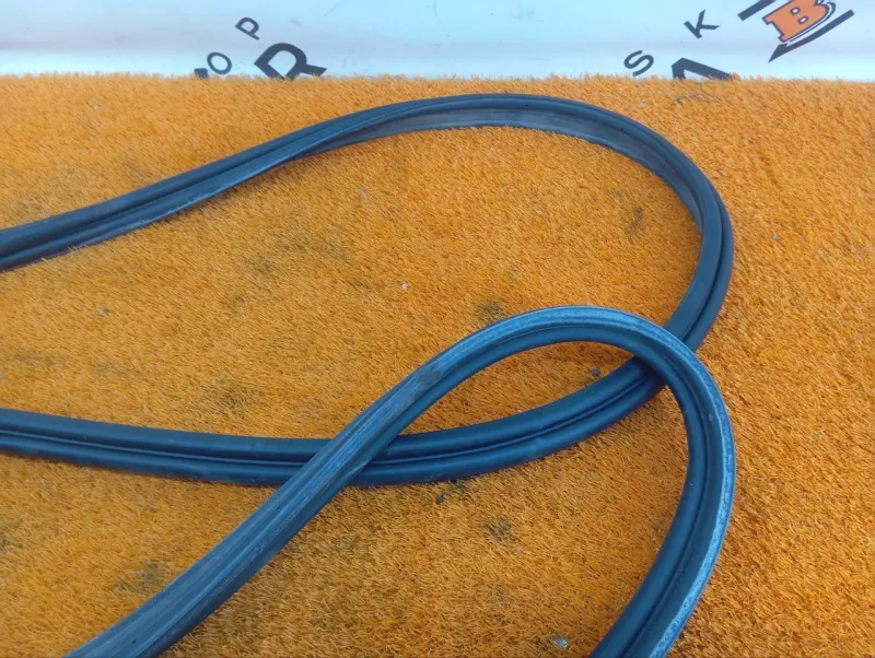 Уплотнитель багажника