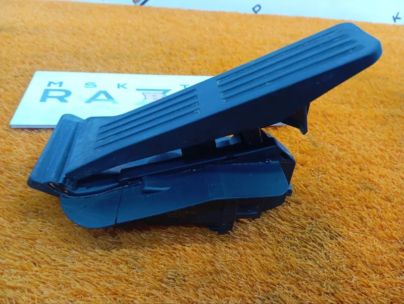 Педаль газа