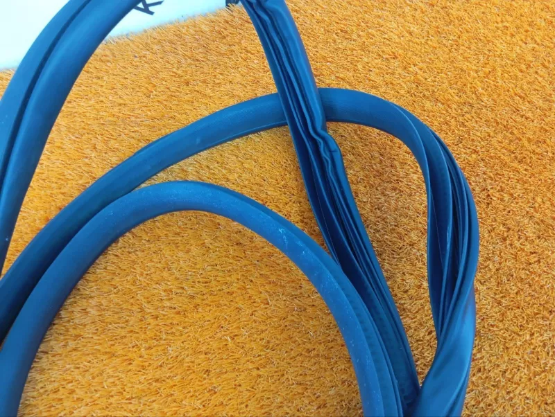 Уплотнитель проема двери