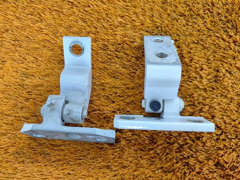 Петля двери