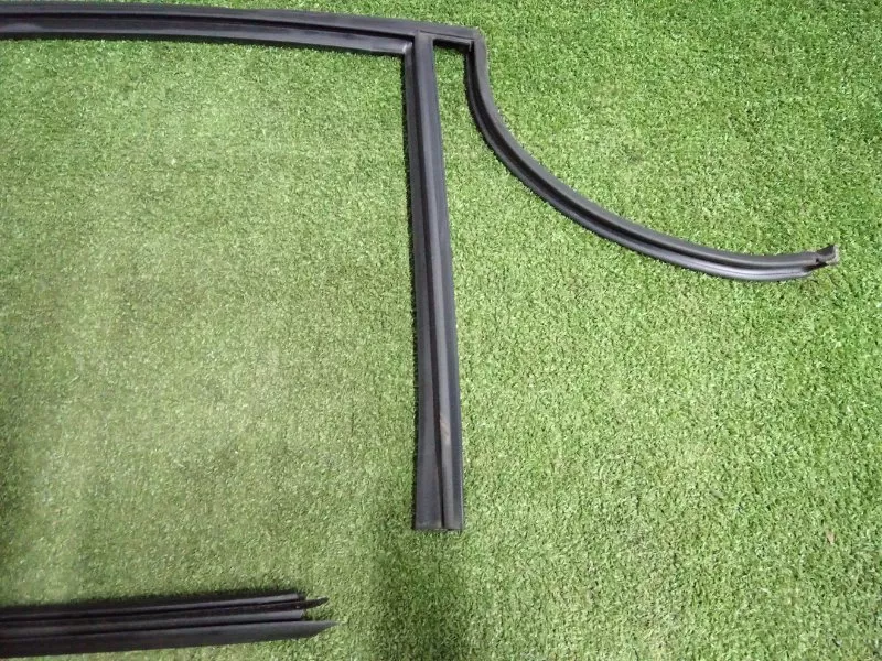 Уплотнитель стекла двери