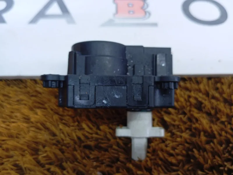 Моторчик заслонки печки