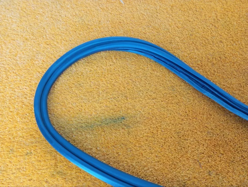 Уплотнитель багажника