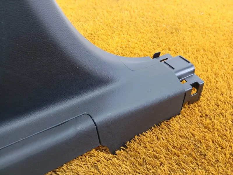 Обшивка центральной стойки