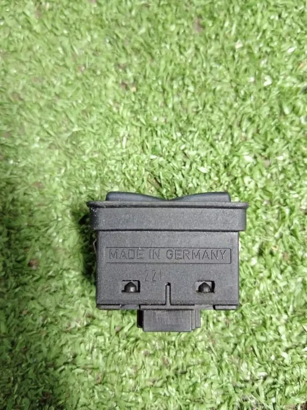 Кнопка стеклоподъемника