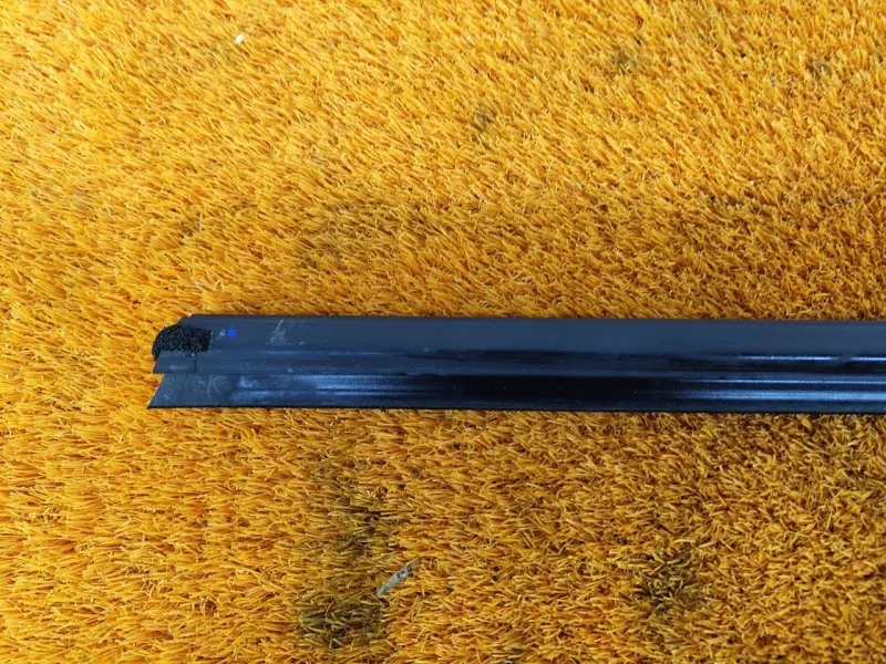 Уплотнитель стекла двери