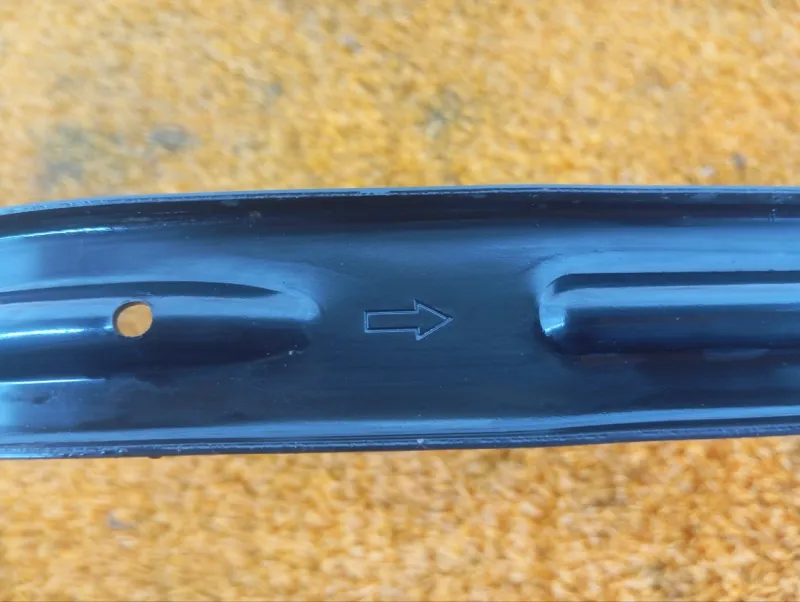 Крепление топливного бака