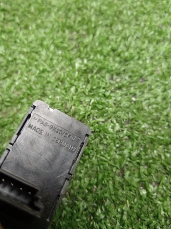 Кнопка стеклоподъемника