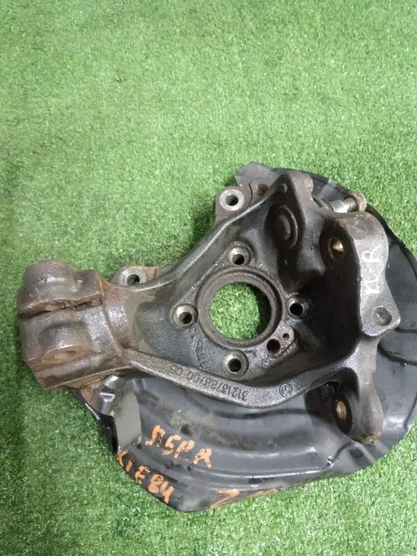 Кулак поворотный