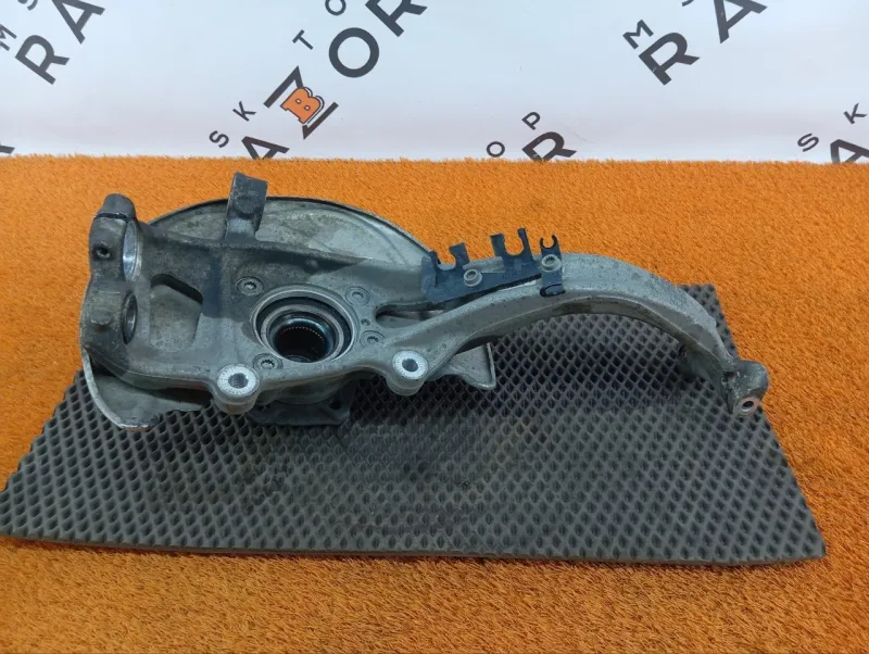 Кулак поворотный