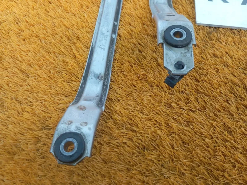 Крепление топливного бака