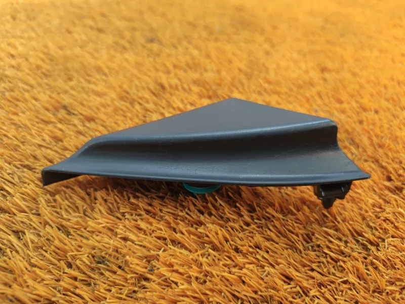 Уголок двери