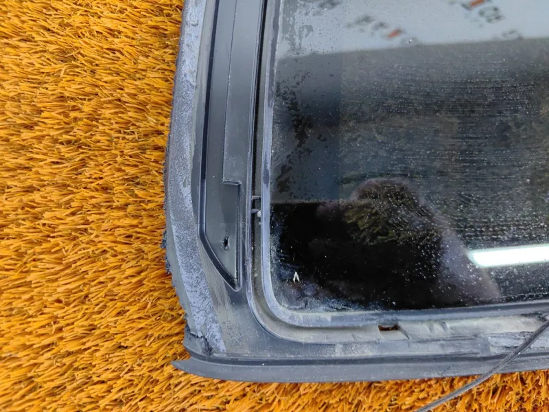 Форточка задняя