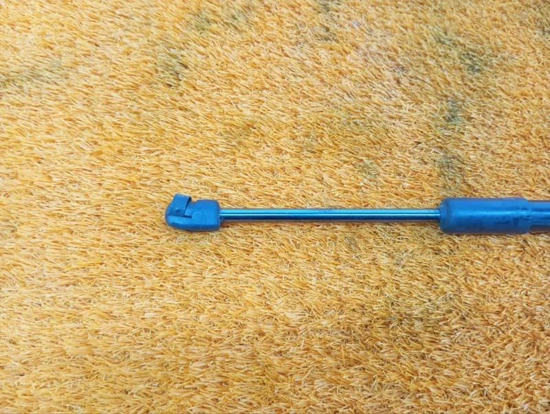 Амортизатор капота