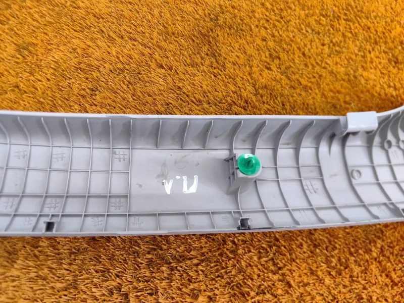 Накладка на стойку кузова