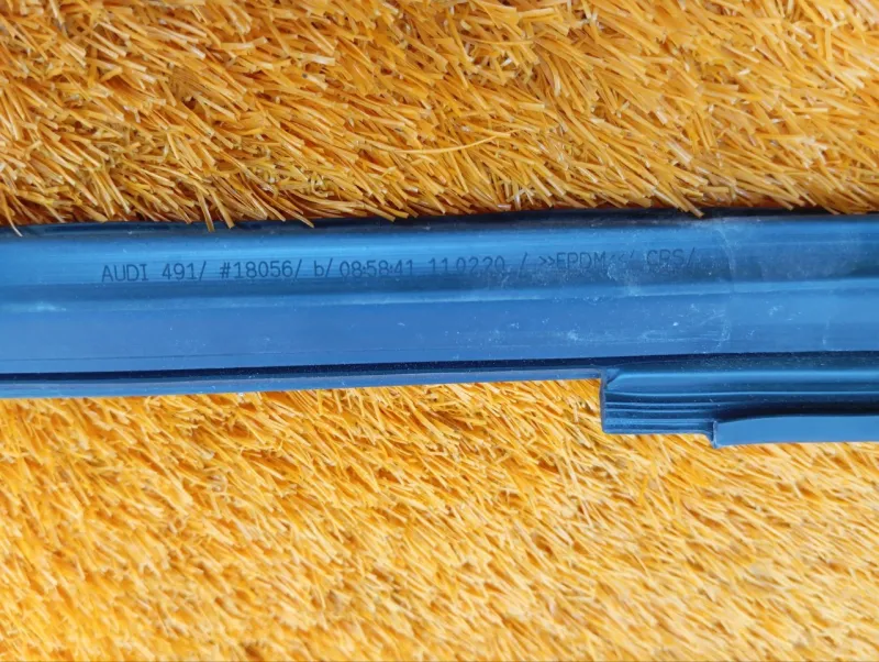 Уплотнитель стекла двери