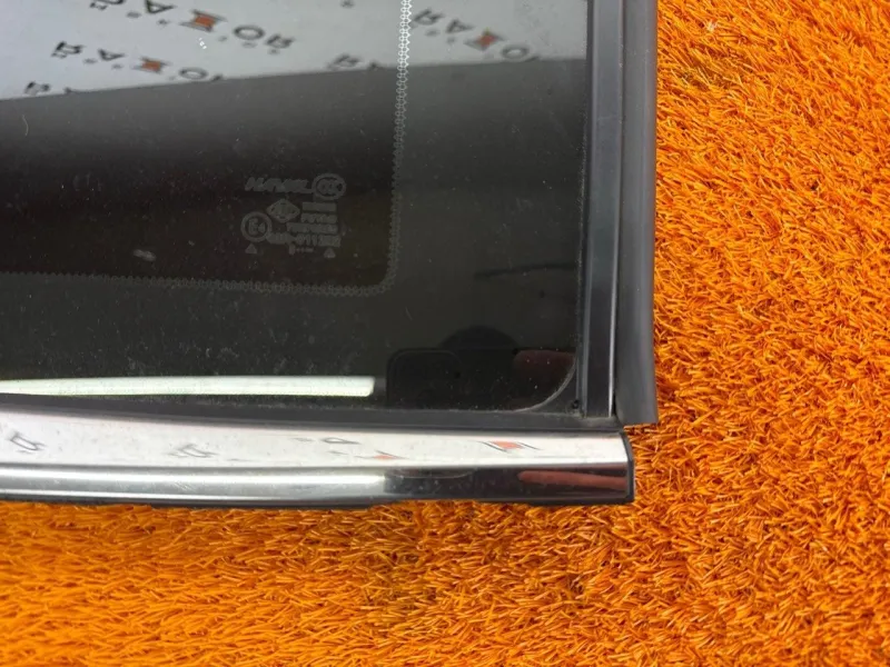 Форточка задняя