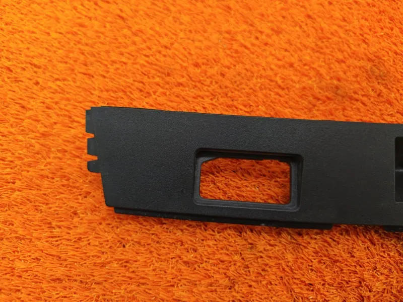 Накладка крышки багажника