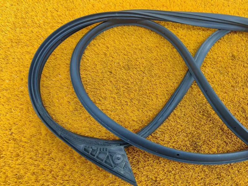 Уплотнитель двери