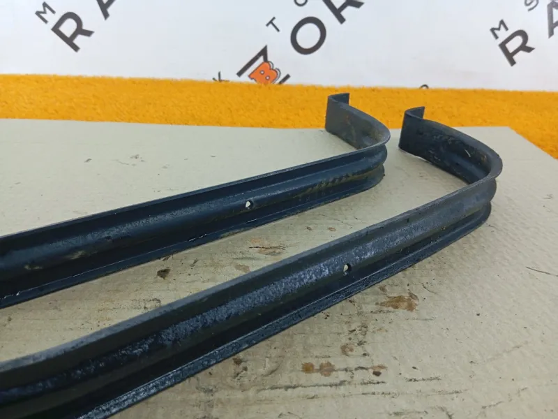 Крепление топливного бака