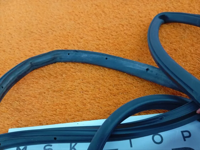 Уплотнитель двери