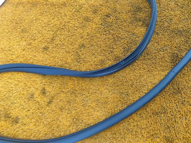 Уплотнитель проема двери