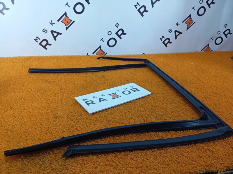 Уплотнитель стекла двери