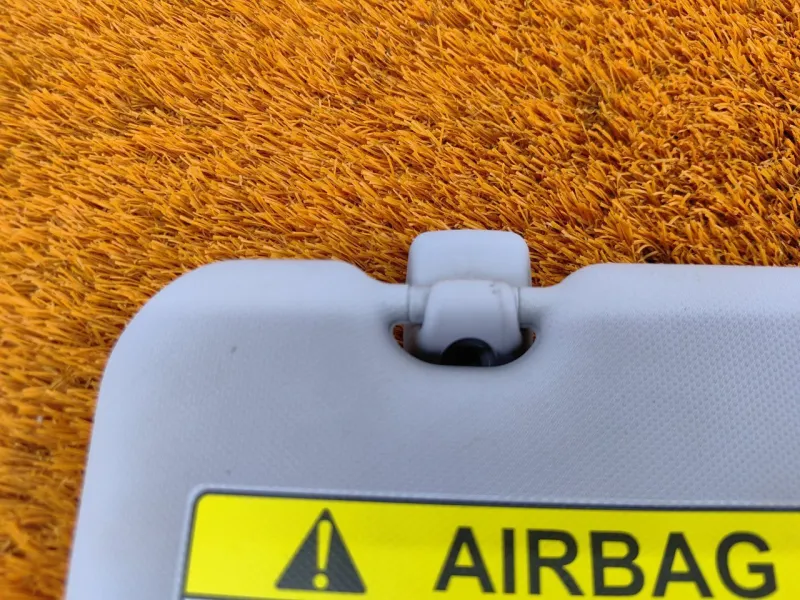 Козырек солнцезащитный