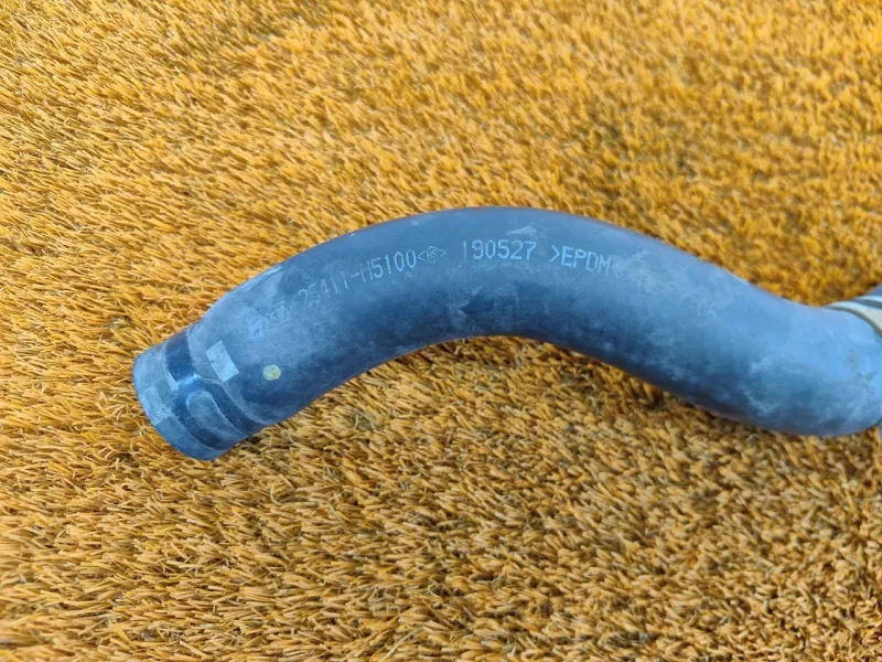 Патрубок радиатора