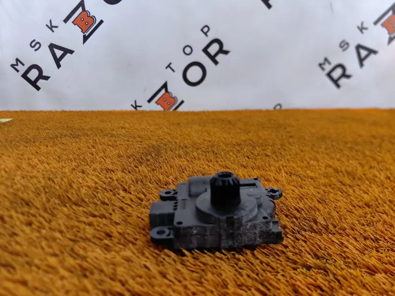 Сервопривод заслонок печки