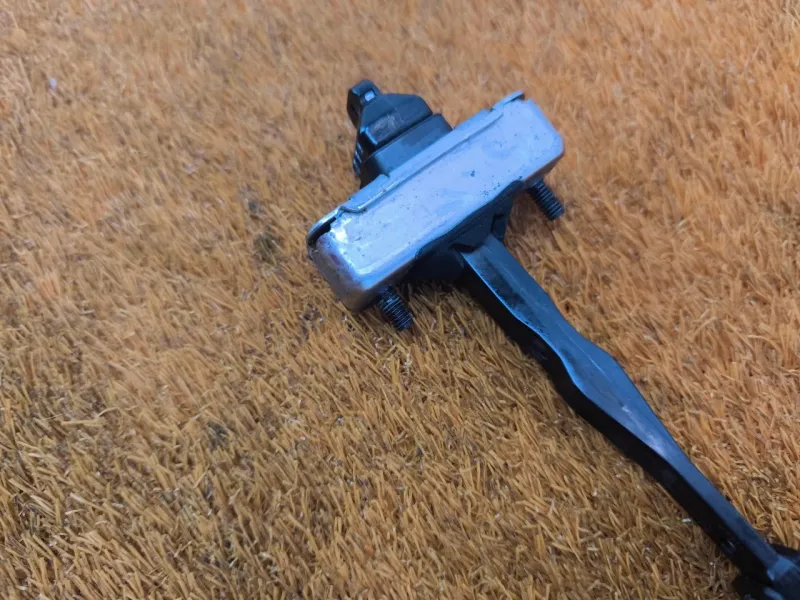 Ограничитель двери