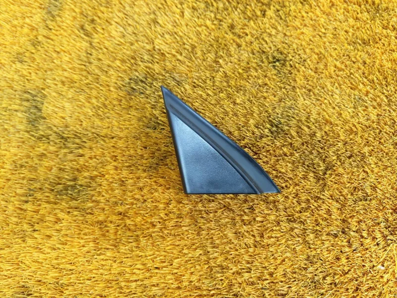 Уголок двери