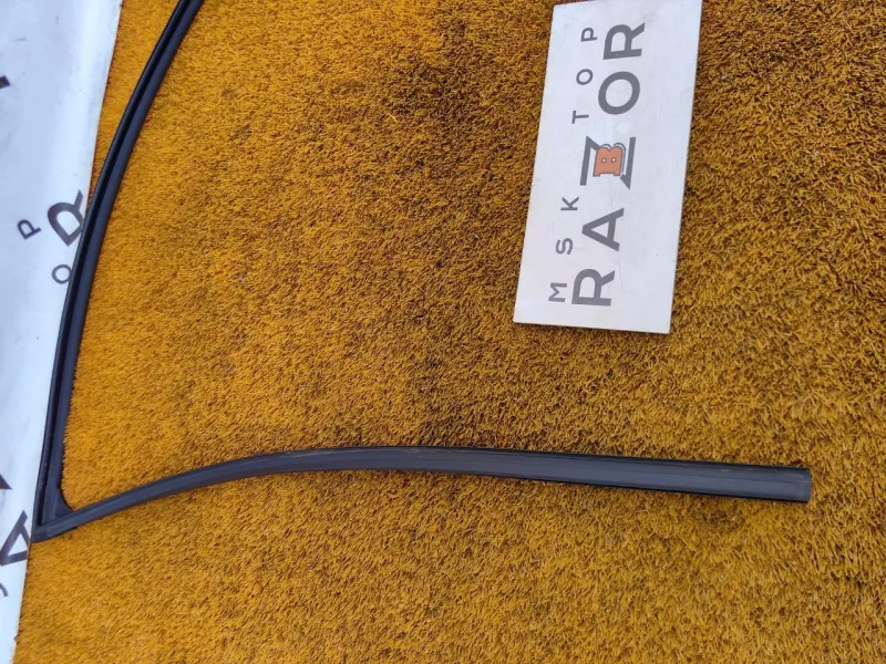 Уплотнитель стекла двери