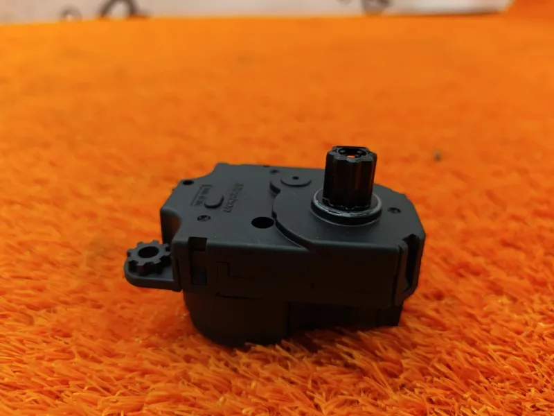 Моторчик заслонки печки