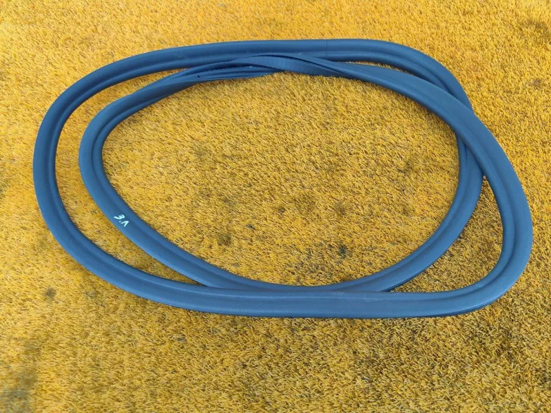 Уплотнитель проема двери