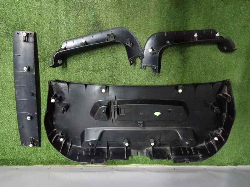 Обшивка двери багажника