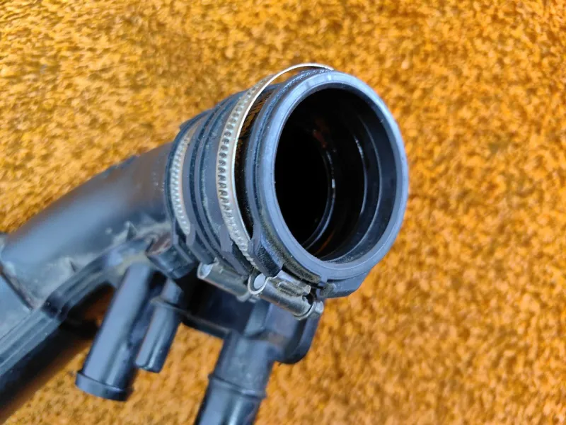 Патрубок воздушного фильтра